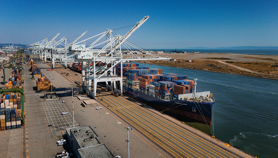 9_Port of Oakland pexels-mazinomron-32966554